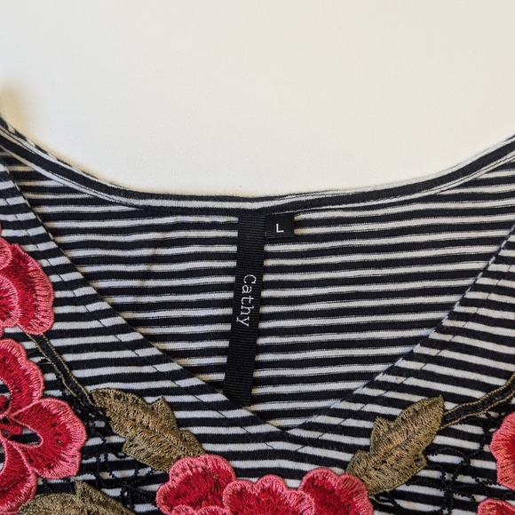 Cathy Daniels Half-Sleeve Striped Shirt with Embroidered Floral Design VTG - Picture 5 of 8